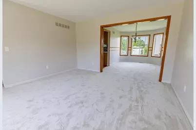 33738 Elmira Court, Livonia, MI 48150 - Photo 8