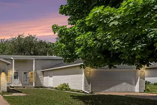 423 Pine Pl St SE, Grand Rapids, MI 49548 - Photo 1