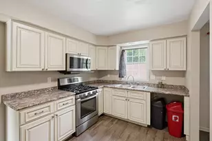 9050 Almena Dr, Kalamazoo, MI 49009 - Photo 6