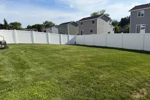 3963 Lotus Lndg Cir, Waterford, MI 48329 - Photo 2