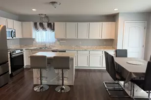 3963 Lotus Lndg Cir, Waterford, MI 48329 - Photo 4