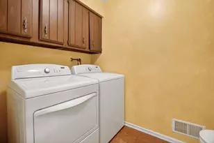 8076 Land-O-Lakes Dr, Kalamazoo, MI 49048 - Photo 22