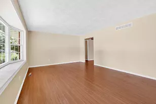 8076 Land-O-Lakes Dr, Kalamazoo, MI 49048 - Photo 6
