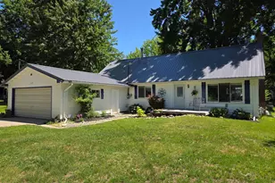 11482 Lakeshore Dr, Lakeview, MI 48850 - Photo 2