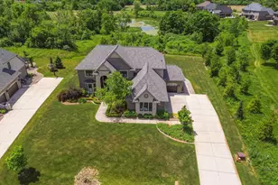 2376 Westbrooke Cir S, Ann Arbor, MI 48105 - Photo 2