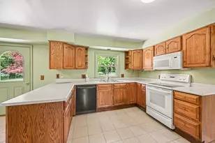 2556 Angling Rd, Kalamazoo, MI 49008 - Photo 6