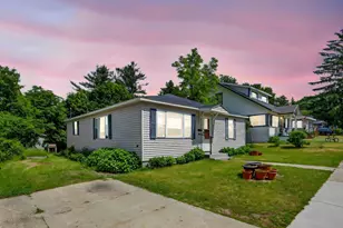 415 Crippen St, Cadillac, MI 49601 - Photo 2