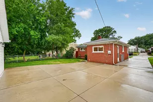 29360 Howard Ave, Madison Heights, MI 48071 - Photo 32