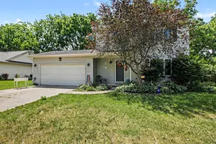 2250 Eads Pl, Howell, MI 48843 - Photo 2