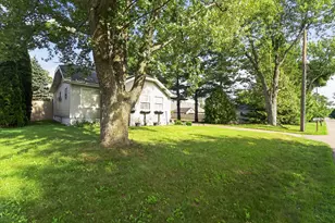1023 Evanston Dr, Jackson, MI 49202 - Photo 2