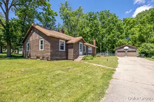 1023 Cogswell St NW, Grand Rapids, MI 49544 - Photo 2