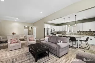 2902 Woodridge Cir NE, Grand Rapids, MI 49525 - Photo 6