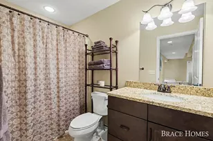 2902 Woodridge Cir NE, Grand Rapids, MI 49525 - Photo 32