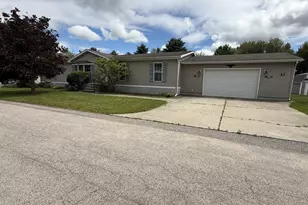 3757 W Woodview Dr, Ludington, MI 49431 - Photo 2