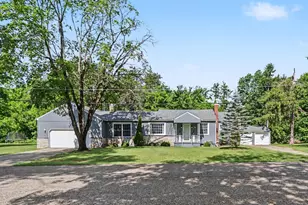 211 Strongwood Ave, Battle Creek, MI 49014 - Photo 2