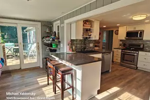 1045 Brownwood Ave NW, Grand Rapids, MI 49504 - Photo 4