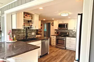 1045 Brownwood Ave NW, Grand Rapids, MI 49504 - Photo 8