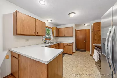 195 Surry Oak Drive, Holland, MI 49424 - Photo 8