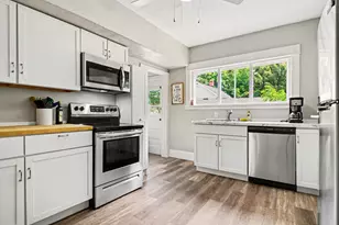 332 High View St, Watervliet, MI 49098 - Photo 10
