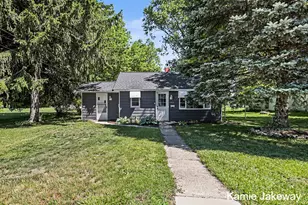 1012 Masonic St, Belding, MI 48809 - Photo 2