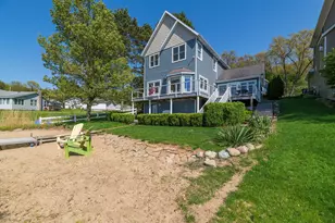 1401 E Crooked Lake Dr, Kalamazoo, MI 49009 - Photo 2