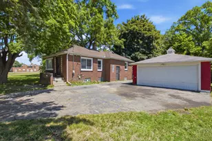 182 Summit St, Pontiac, MI 48342 - Photo 2