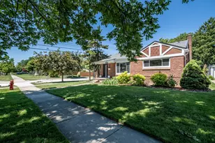 332 Normandy Rd, Royal Oak, MI 48073 - Photo 2