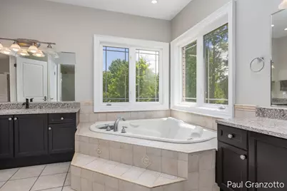 5578 Blackberry Bluff Court SE, Kentwood, MI 49512 - Photo 4