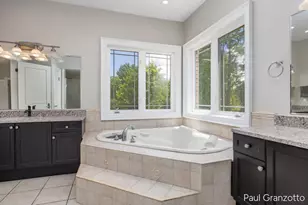 5578 Blackberry Bluff Ct SE, Kentwood, MI 49512 - Photo 4