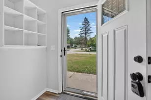 284 Stanford Ln, Jackson, MI 49203 - Photo 6