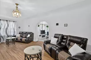 349 E Empire Ave, Benton Harbor, MI 49022 - Photo 6