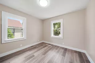 746 Kennedy St, Jackson, MI 49202 - Photo 12