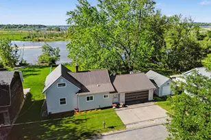 409 Jerumbo St, Manistee, MI 49660 - Photo 1