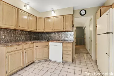 6237 Arroyo Vista Drive NE, Rockford, MI 49341 - Photo 10