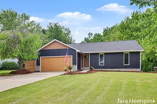 6237 Arroyo Vista Dr NE, Rockford, MI 49341 - Photo 2