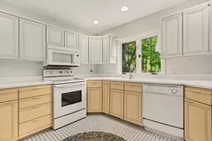 1249 Heather Ct, Holland, MI 49423 - Photo 12