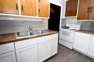 806 West St, Three Rivers, MI 49093 - Photo 6