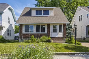 15 Burr Oak St NW, Grand Rapids, MI 49505 - Photo 2
