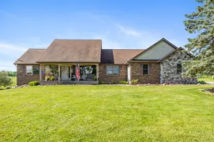 2189 W Vermontville Hwy, Charlotte, MI 48813 - Photo 2