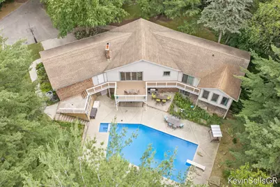 7710 Cascade Pines Drive SE, Grand Rapids, MI 49546 - Photo 2