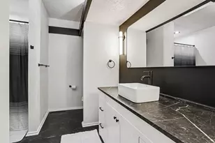 3907 Cricket Ln, Kalamazoo, MI 49008 - Photo 12