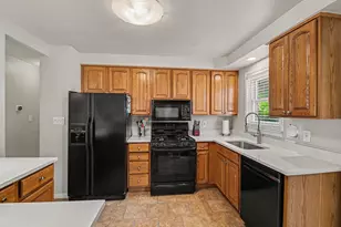 32413 Greenlawn St, Saint Clair Shores, MI 48082 - Photo 8