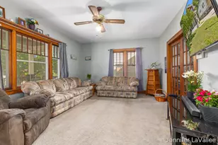 17 Burr Oak St NE, Grand Rapids, MI 49505 - Photo 4