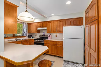 17 Burr Oak Street NE, Grand Rapids, MI 49505 - Photo 8