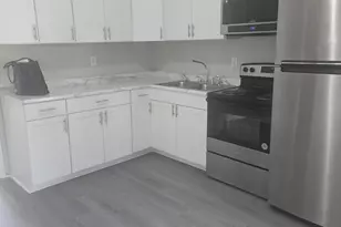 53 S Wabash Ave S, Battle Creek, MI 49017 - Photo 2