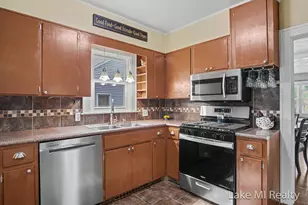 3639 Burlingame Ave SW, Wyoming, MI 49509 - Photo 20