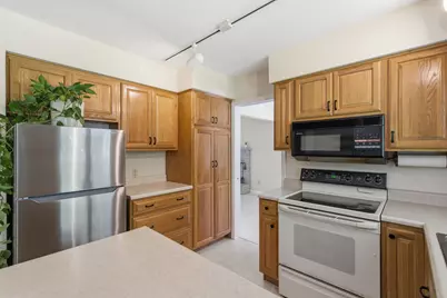 2121 Lakewood Drive, Kalamazoo, MI 49001 - Photo 16