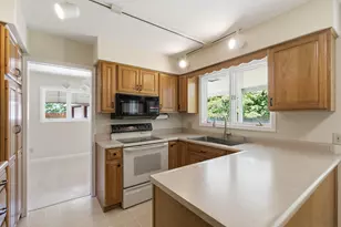 2121 Lakewood Dr, Kalamazoo, MI 49001 - Photo 12