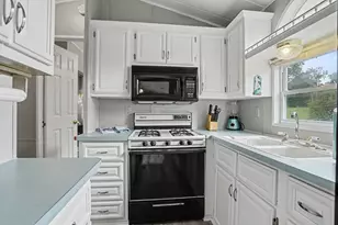 731 Bayside Ln, Coldwater, MI 49036 - Photo 8