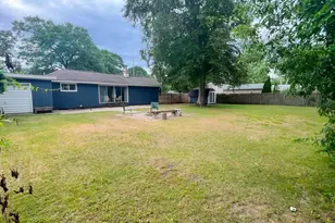 1154 Sunset Ln, Muskegon, MI 49444 - Photo 6